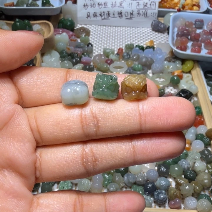 和田玉未镶嵌珠宝半成品晟**蕾