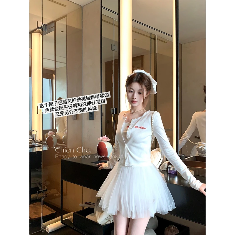 车迟恩Chien“氧气女友”荃棉蕾丝花边 手工刺绣针织衫吊带两件套