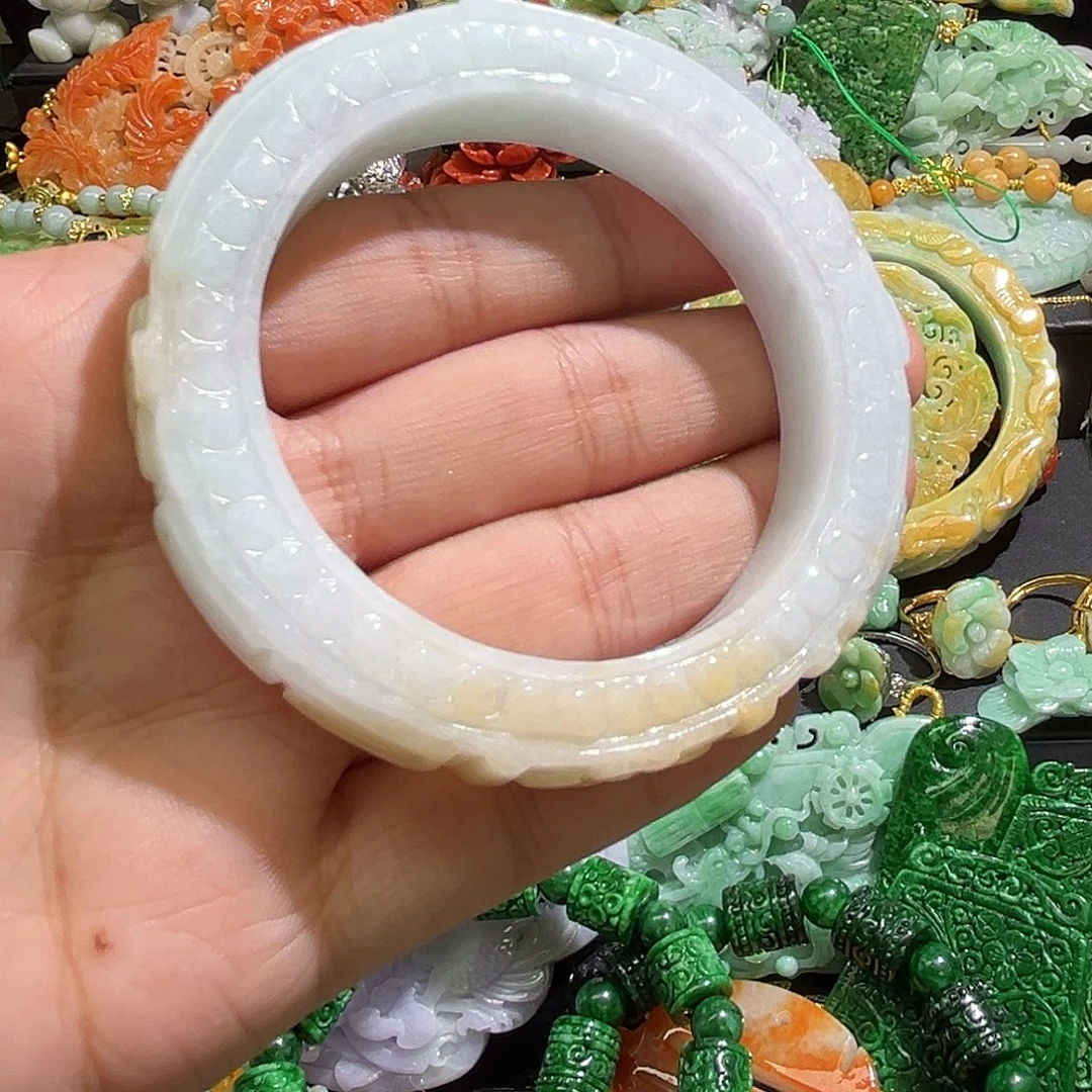 翡翠未镶嵌颈饰待编织