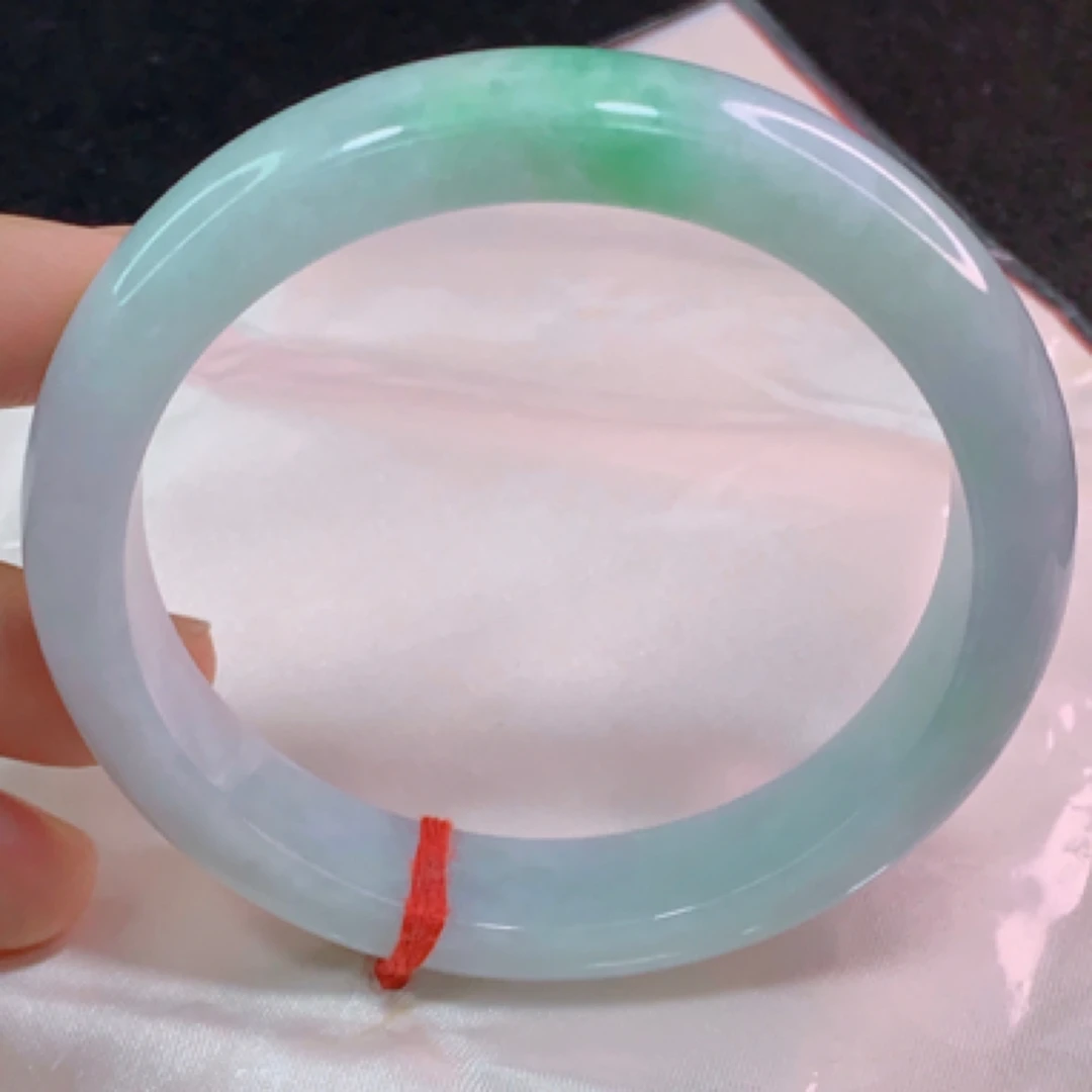 缅甸天然A货翡翠手镯冰透阳绿62圈口女款高冰宽边测量