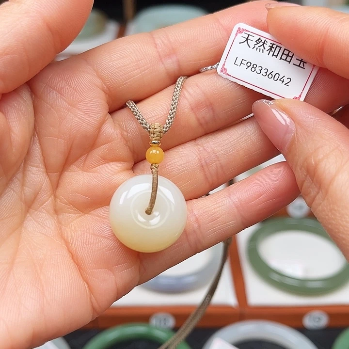 和田玉吊坠(赠链)未镶嵌萌*哒