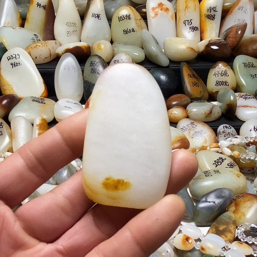 和田玉颈饰未镶嵌吊坠