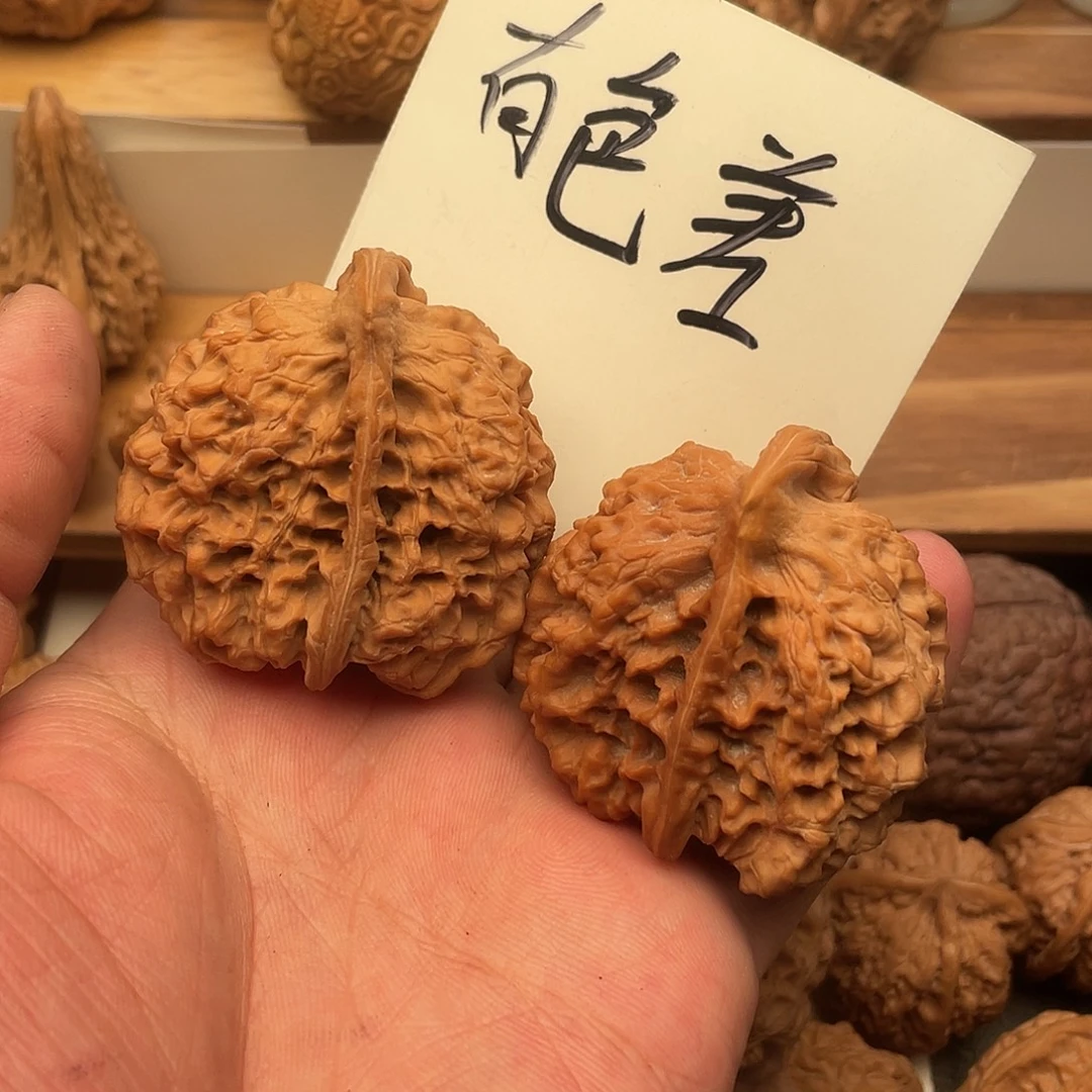 L***i吊坠文玩核桃做啥呢