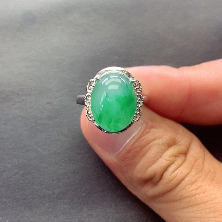 未镶嵌石英质玉戒指