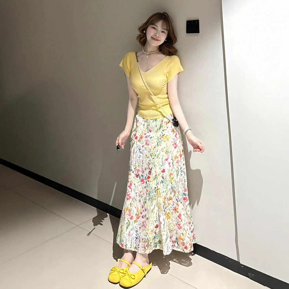 小个子多巴胺韩系穿搭显瘦针织短袖上衣碎花半身裙气质减龄两件套