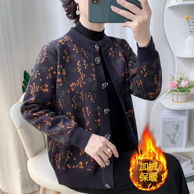 潮牌轻奢加绒秋装外套中老年人毛衣开衫冬季女士加厚针织衫妈时尚