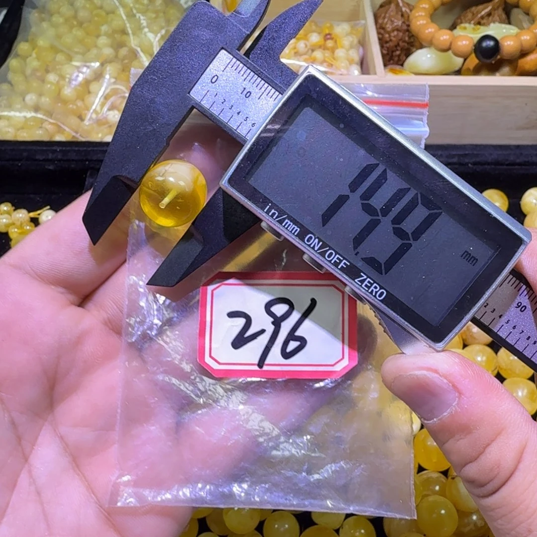 蜜蜡未镶嵌珠宝奇石