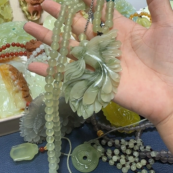 未镶嵌蛇纹石玉吊坠