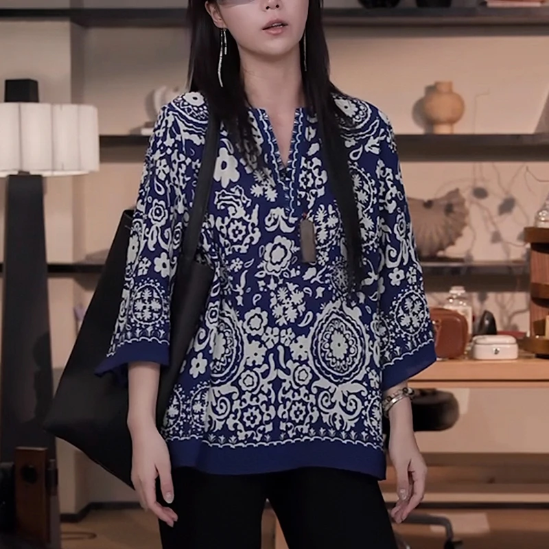 2025夏季新款女士印花衬衫高级感复古民族风V领减龄显瘦上衣