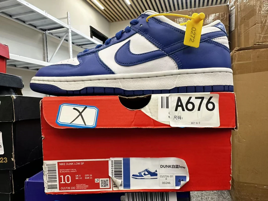 Nike  dunk白蓝  全新原盒 44码  11月21 bai  A676