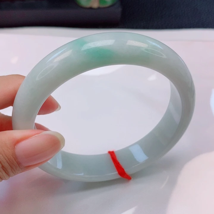 兮***未镶嵌手镯翡翠60圈