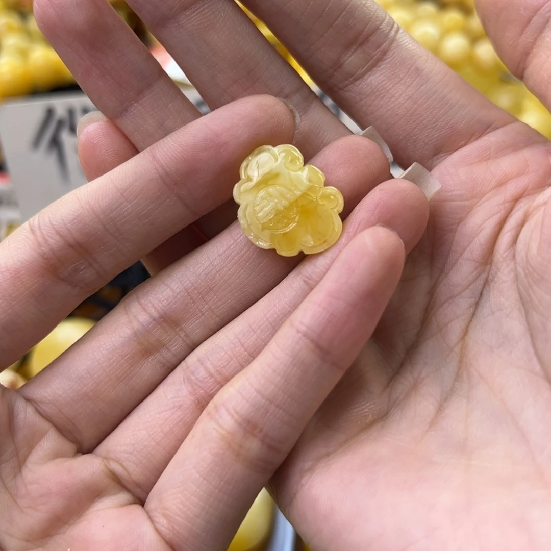 琥珀珠宝奇石未镶嵌