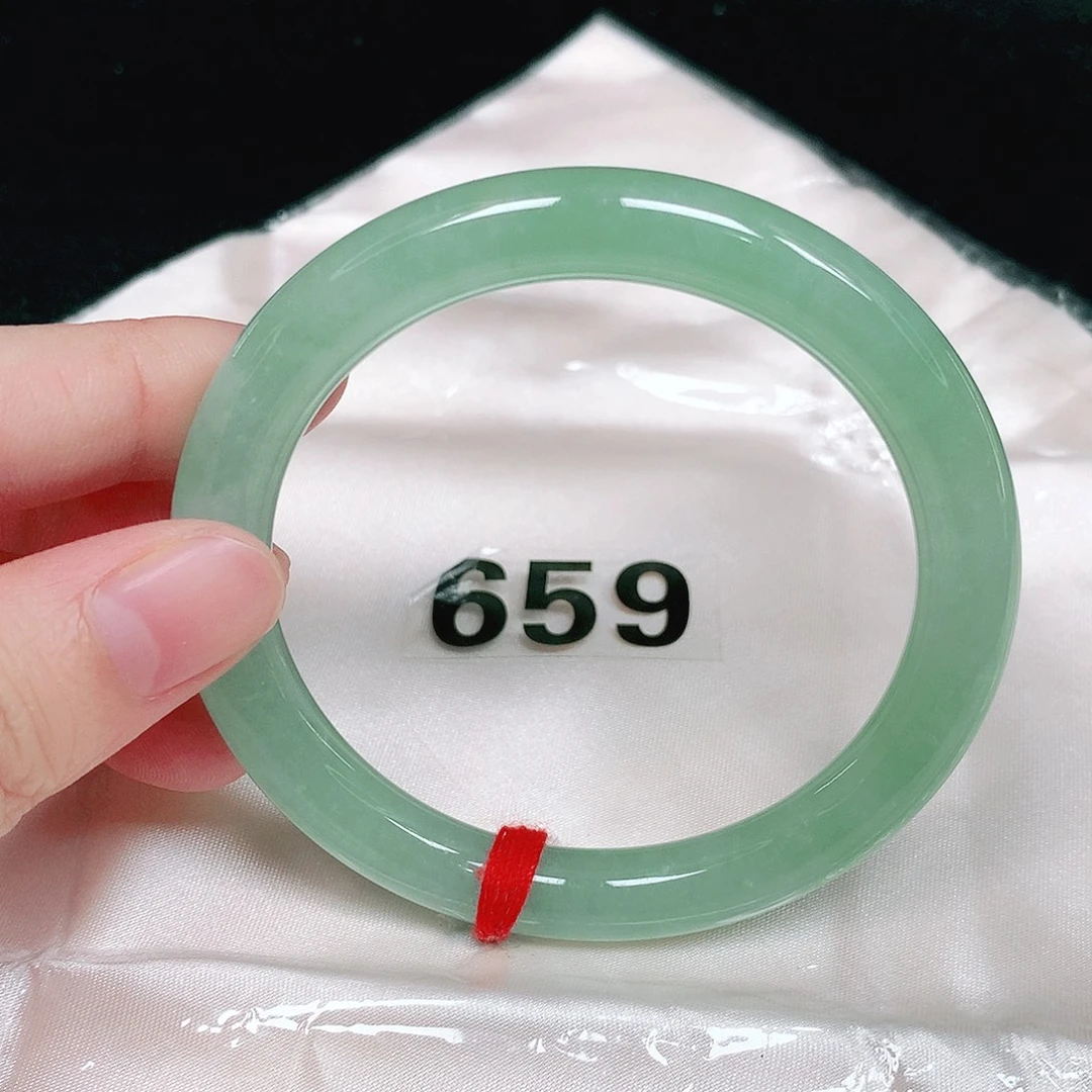 翡翠未镶嵌手镯（圆镯）