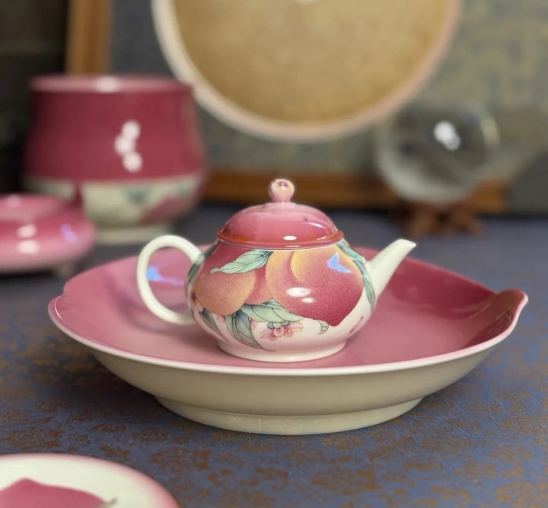 《梦乔茶器》雅圣景德镇手工手绘小红帽桃桃壶高端窑口茶器陶瓷壶