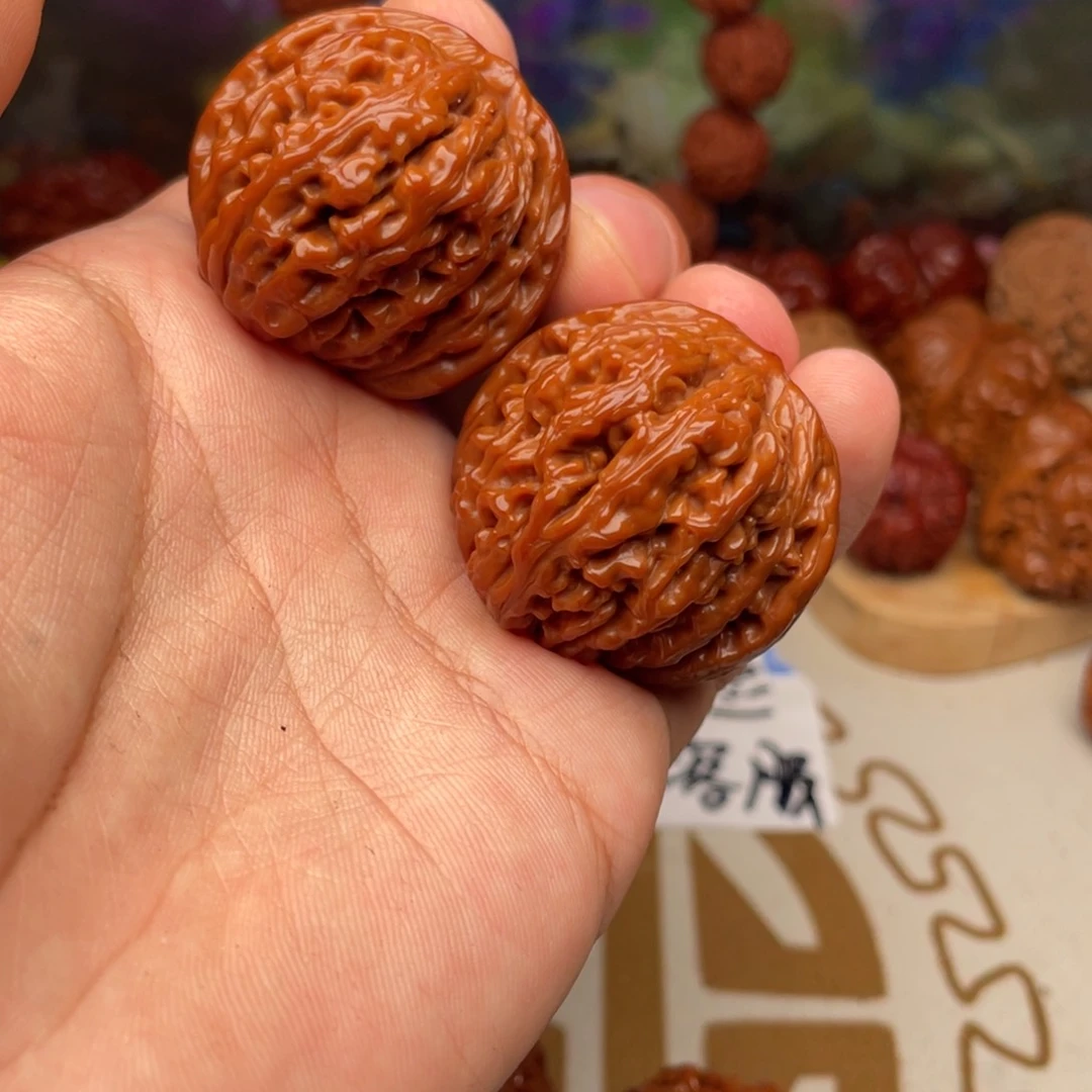 文玩核桃把件四座楼2个， 汉高 和 普通