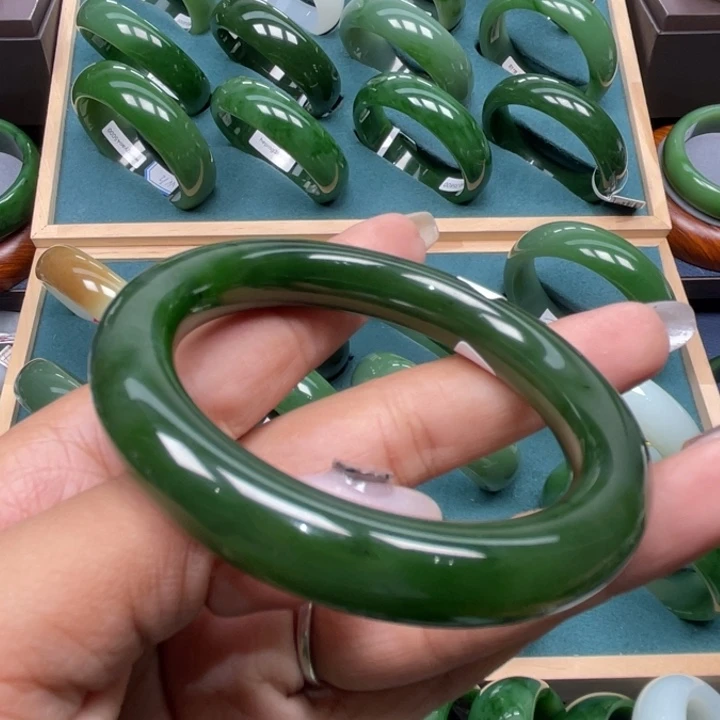 和田玉（碧玉）未镶嵌手镯