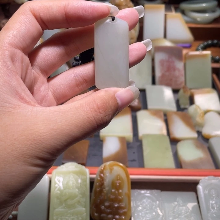 颈饰未镶嵌和田玉