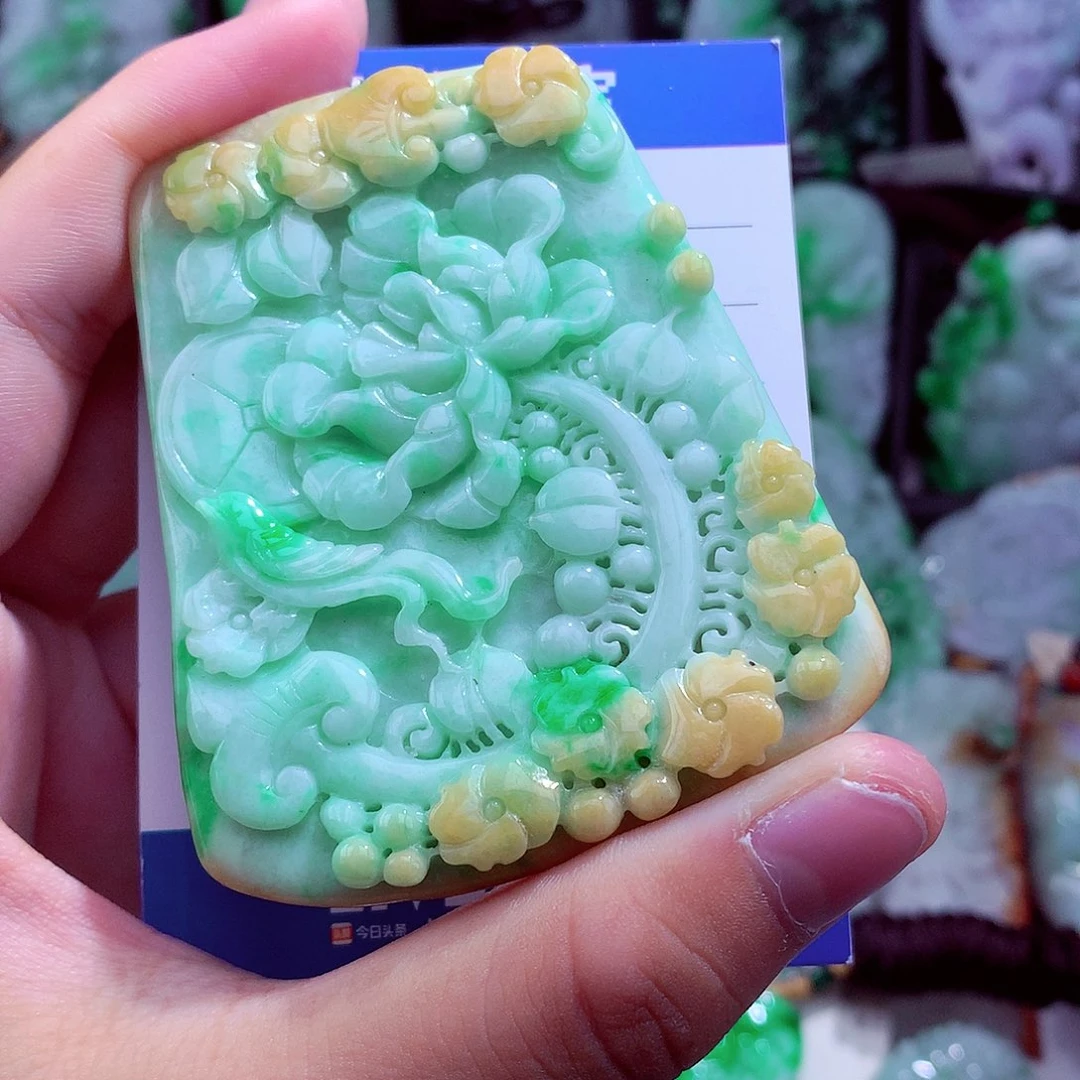 翡翠未镶嵌颈饰挂件