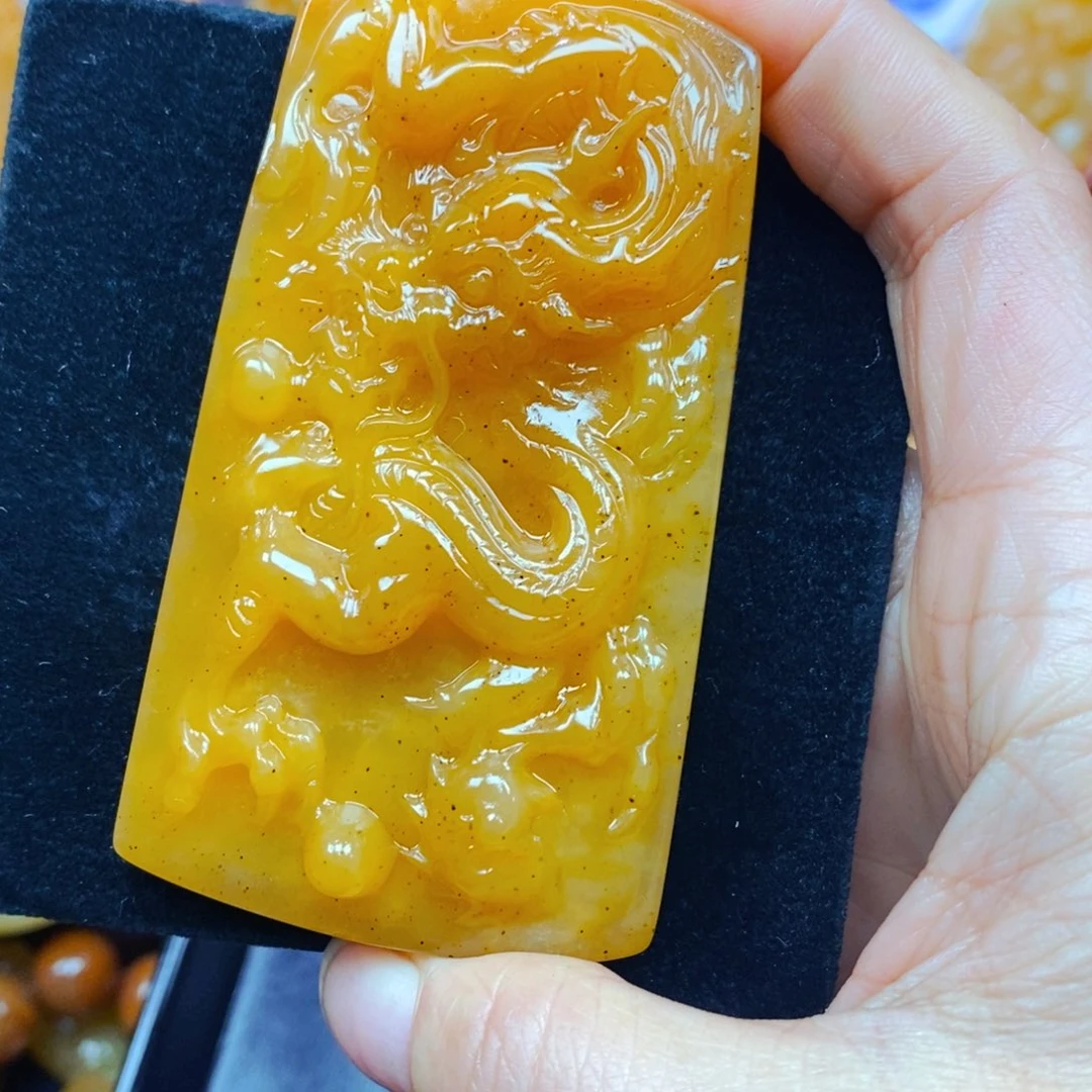 未镶嵌石英质玉（黄龙玉）颈饰