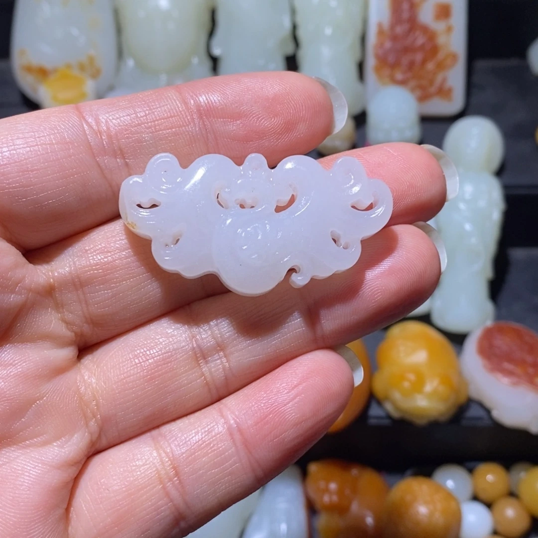 *****和田玉未镶嵌颈饰