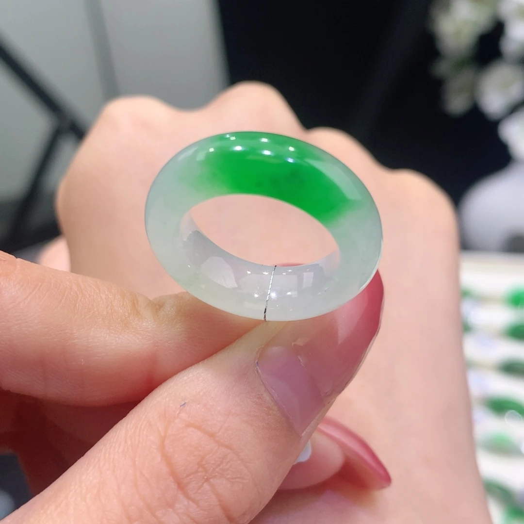 翡翠未镶嵌戒指翡翠