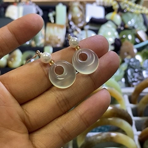 岫玉未镶嵌耳环一对