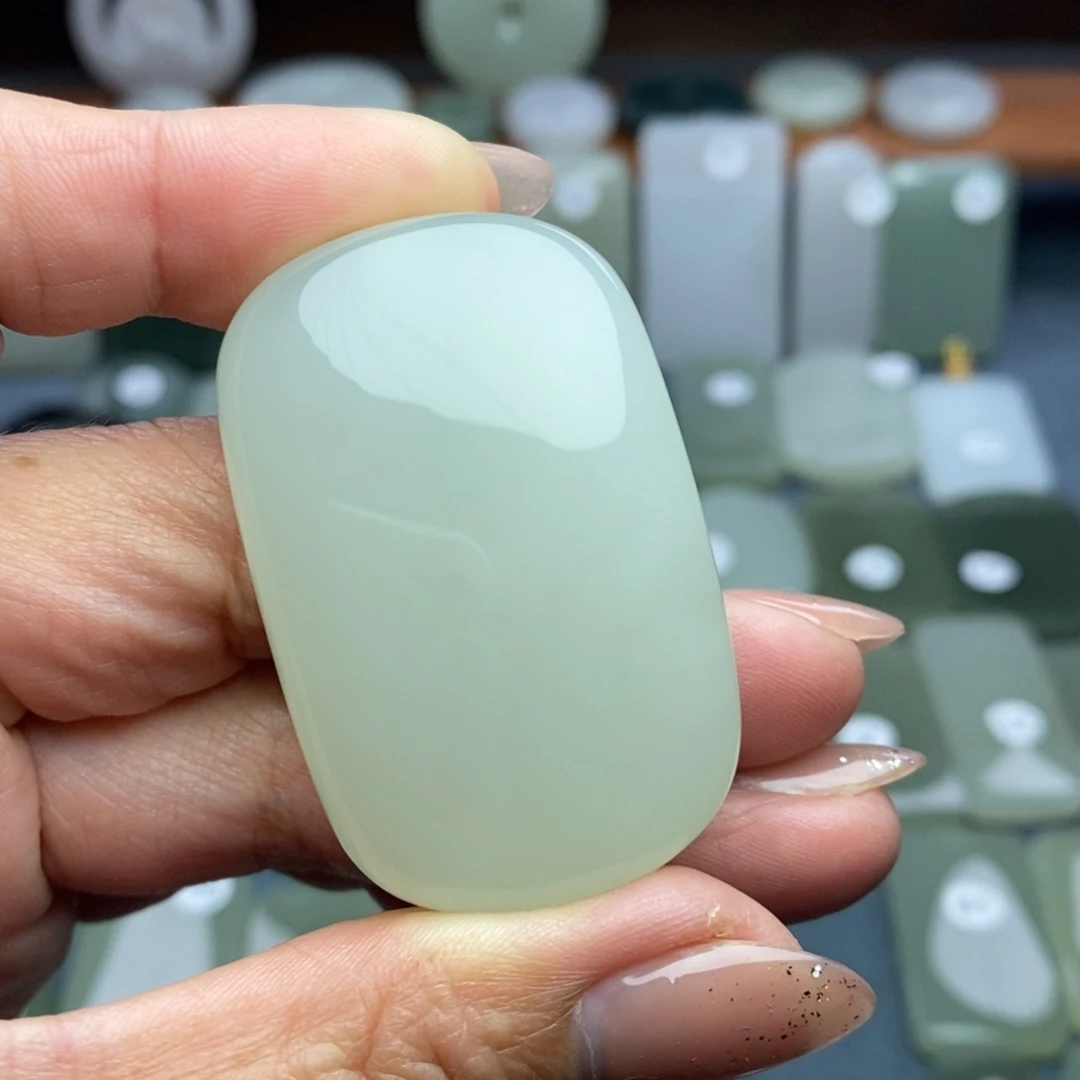 和田玉颈饰未镶嵌战****长