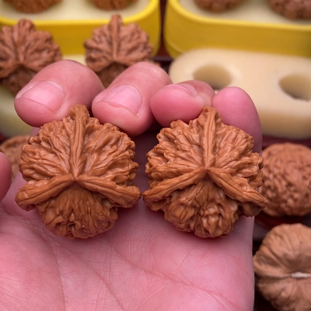 一***红把件文玩核桃野生三棱38