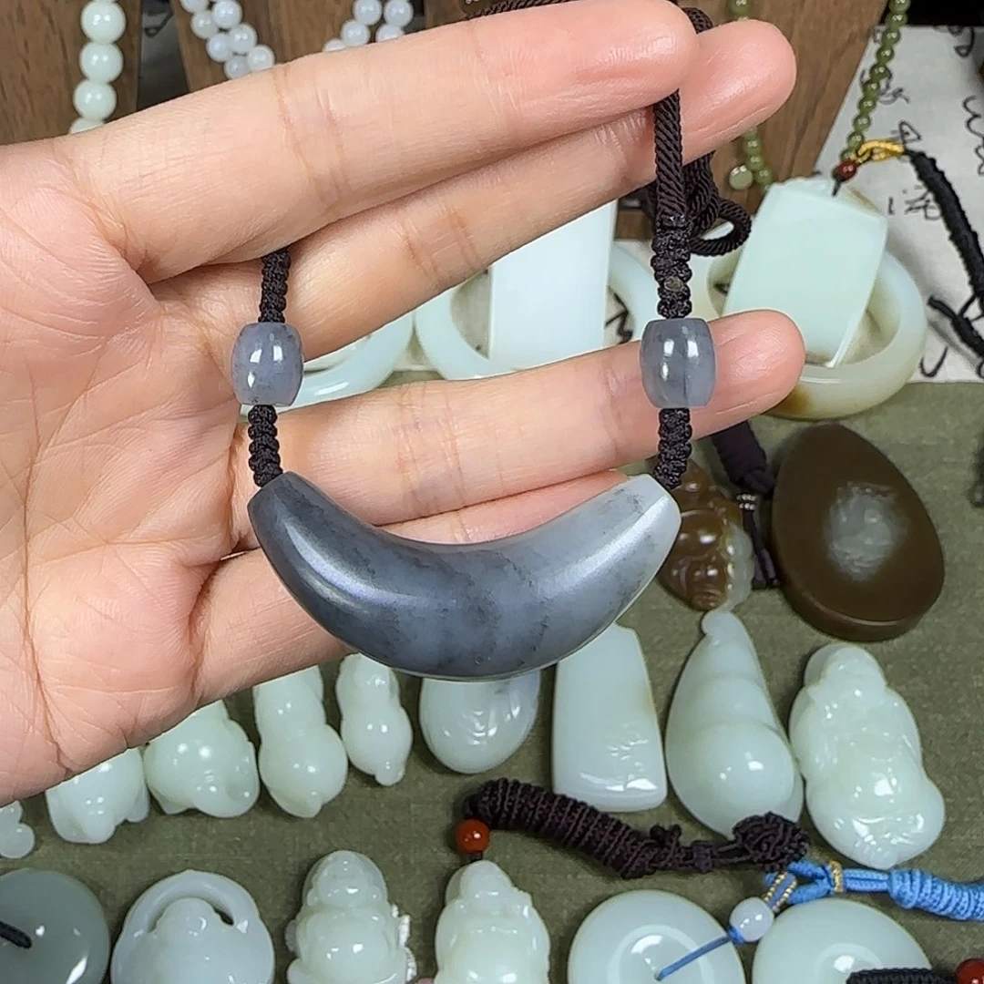 和田玉未镶嵌颈饰