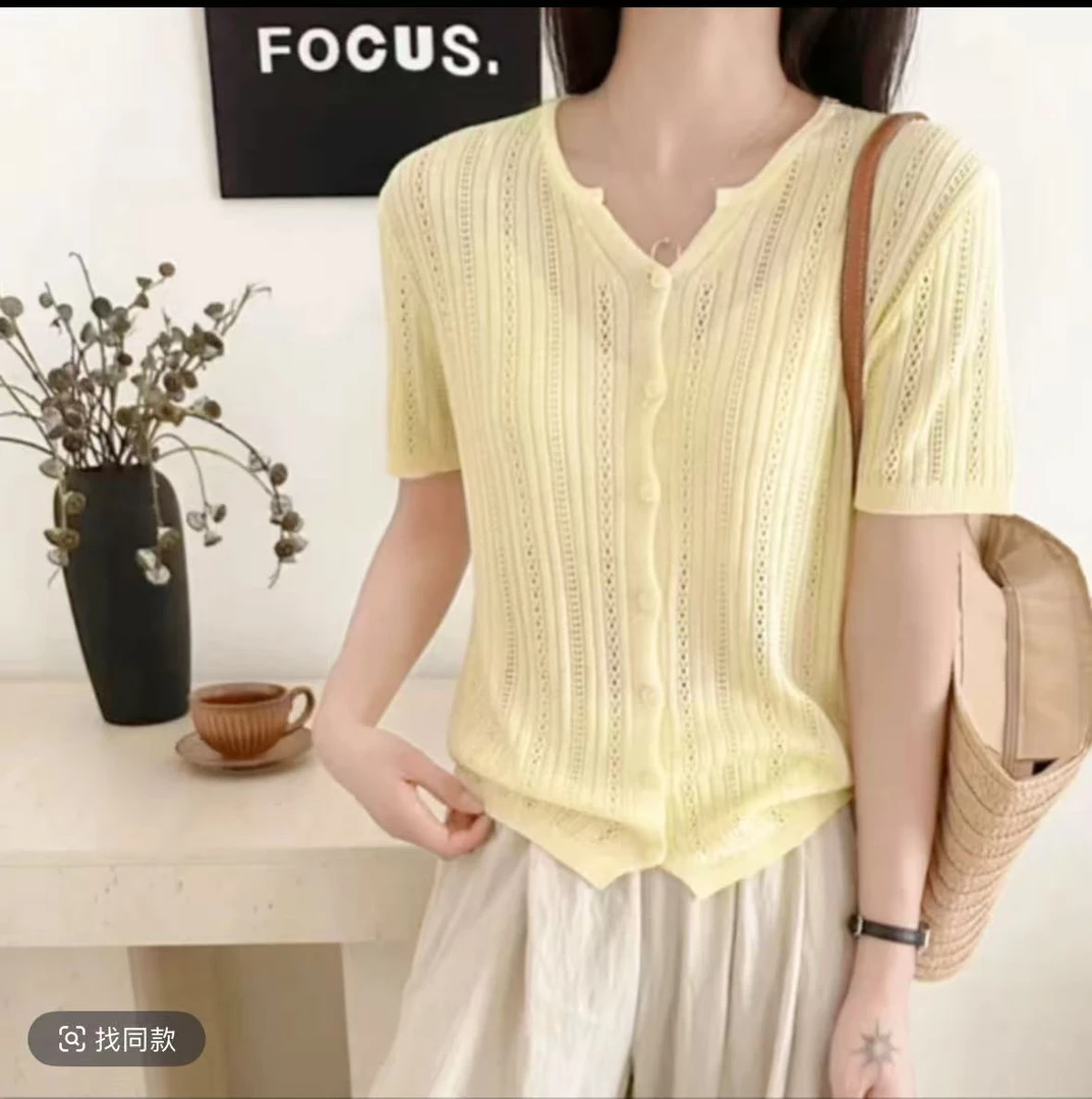 轻薄透气镂空v领单排扣冰丝针织短袖别致独特上衣高级感针织衫