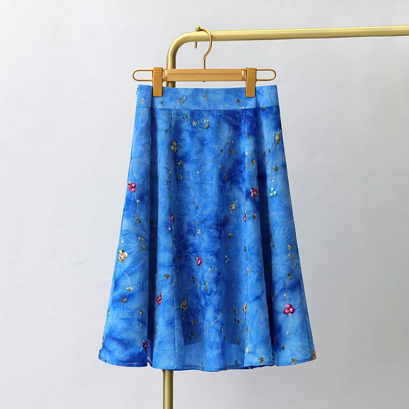 高级感蓝色碎花半身裙伞裙女夏季2026新款小众设计感压褶绣花半裙