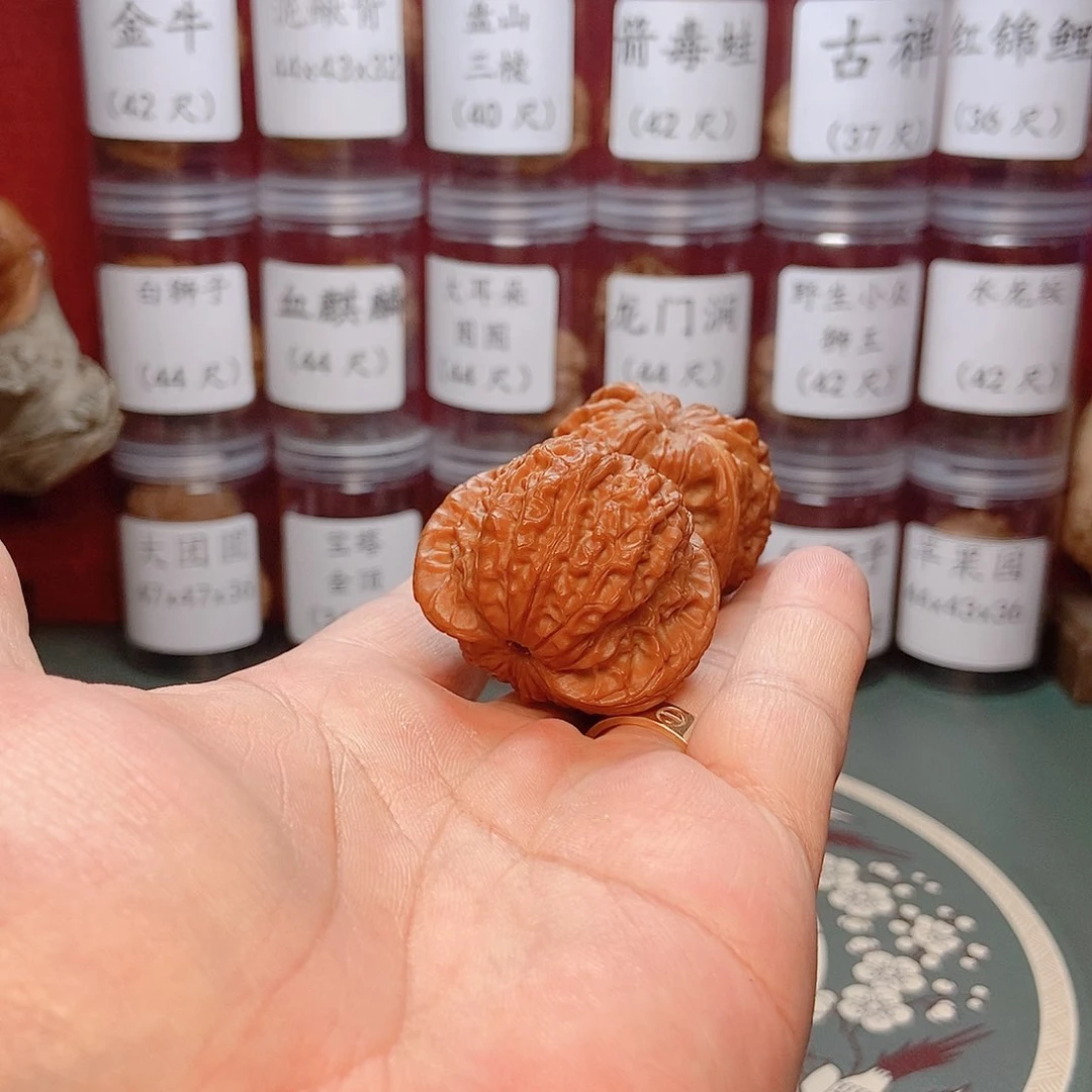 文玩核桃把件给****斗血麒麟