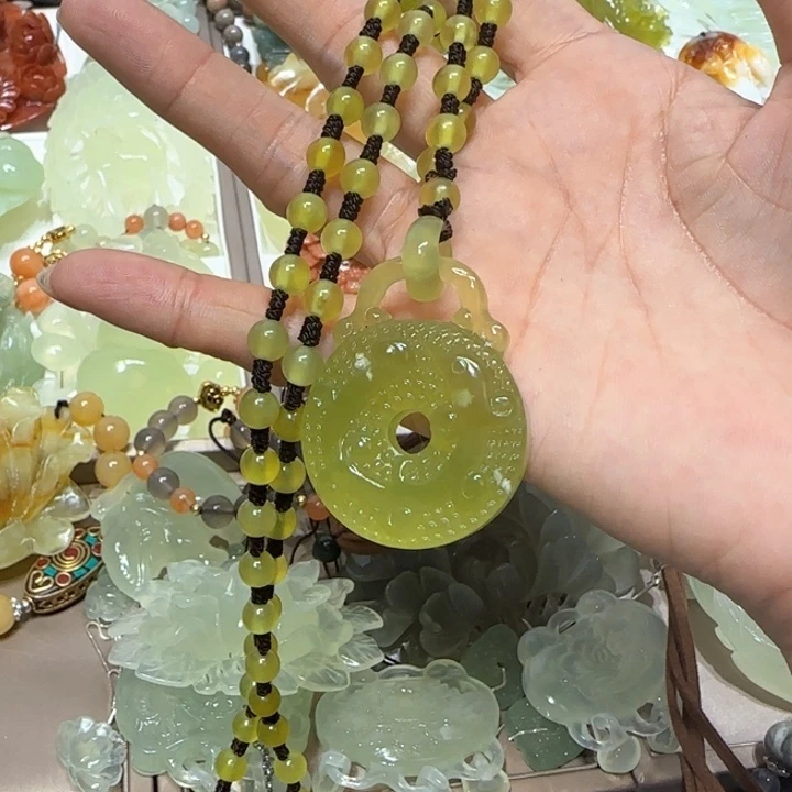 蛇纹石玉吊坠未镶嵌