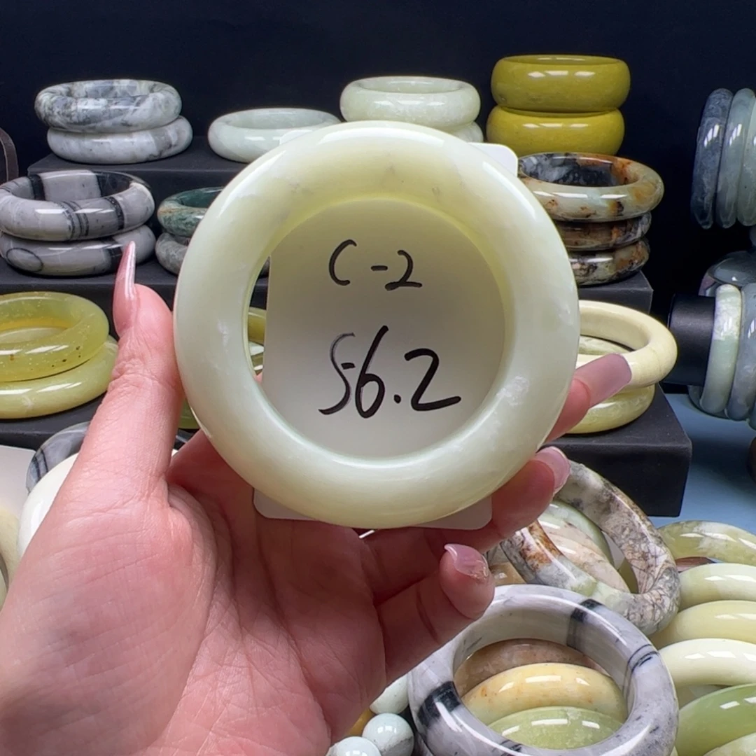 冉***冉蛇纹石玉未镶嵌手镯