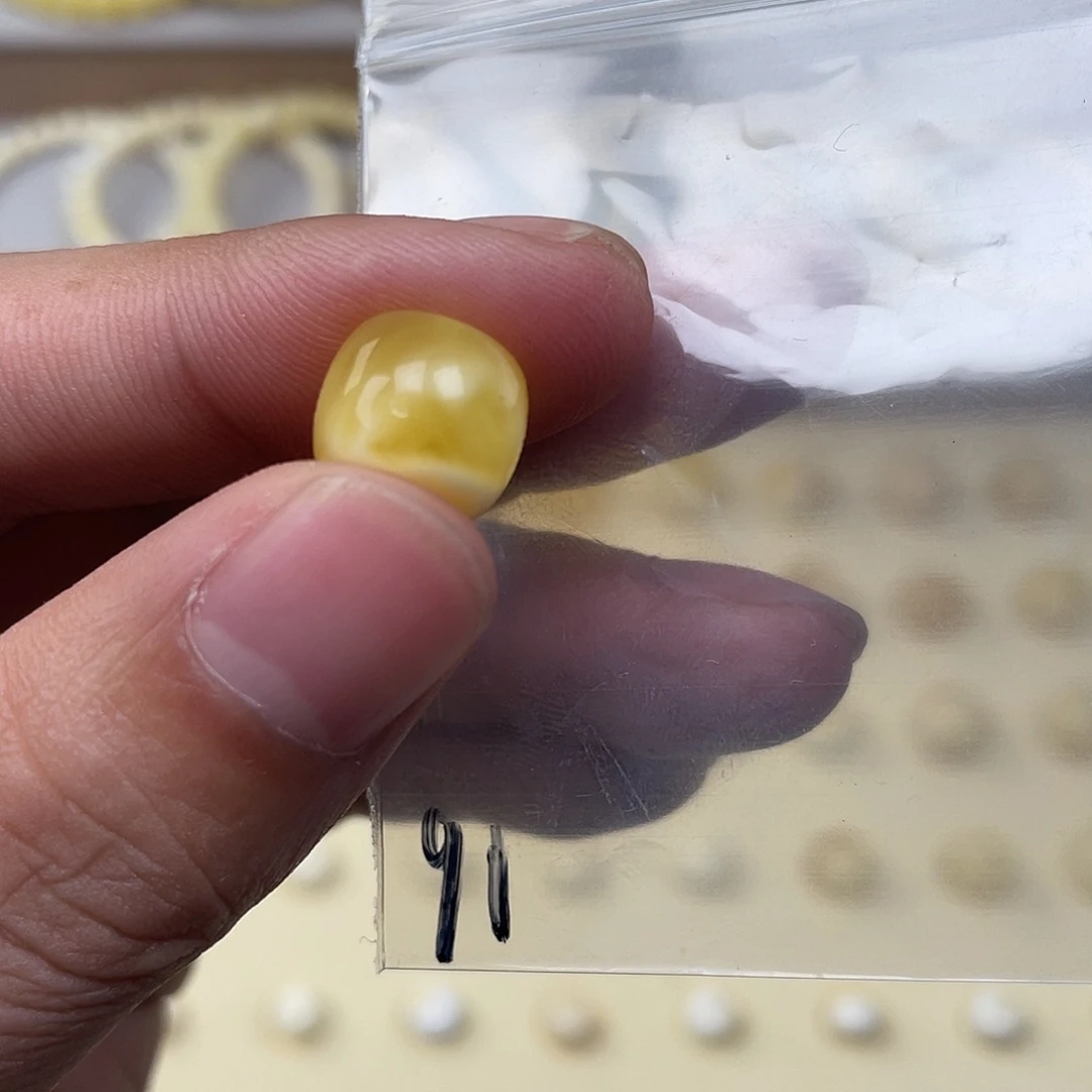 琥珀未镶嵌裸石11.3mm微瑕