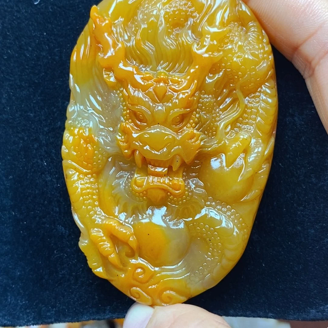 未镶嵌石英质玉（黄龙玉）颈饰