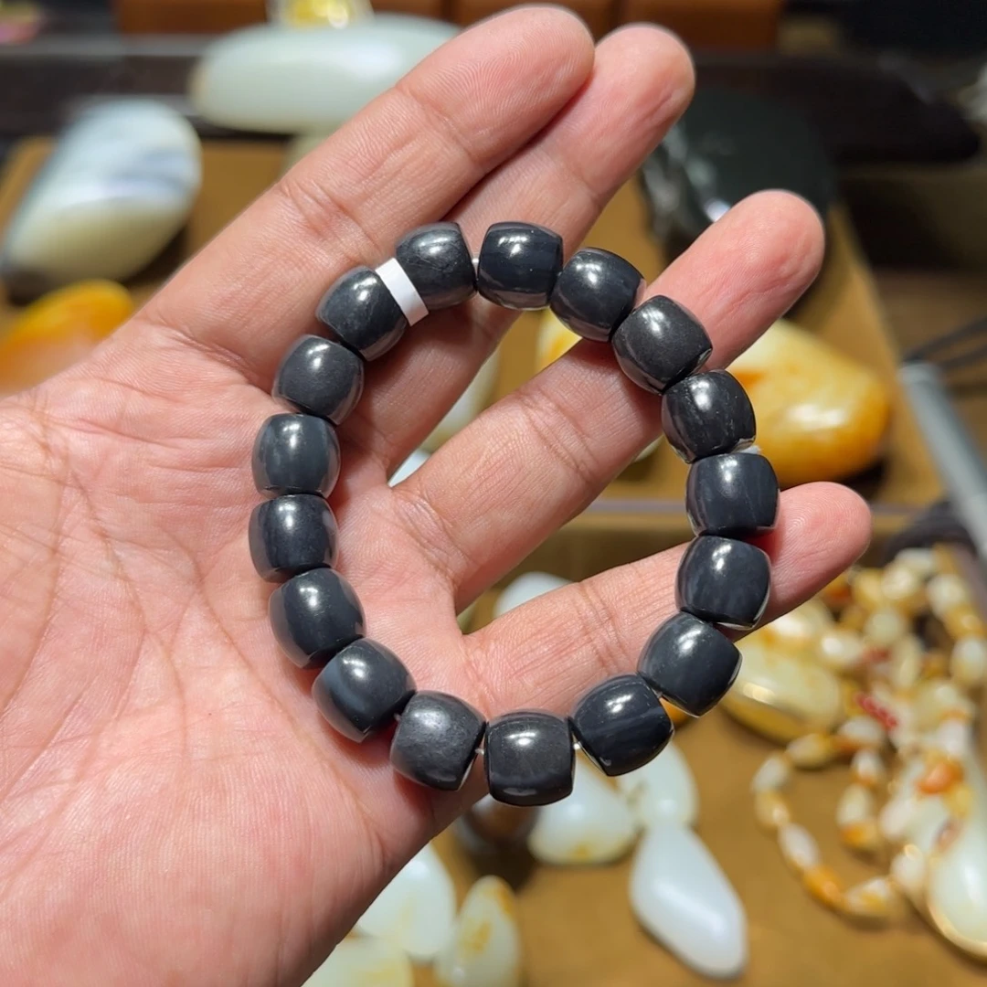 M***于和田玉（墨玉）未镶嵌颈饰