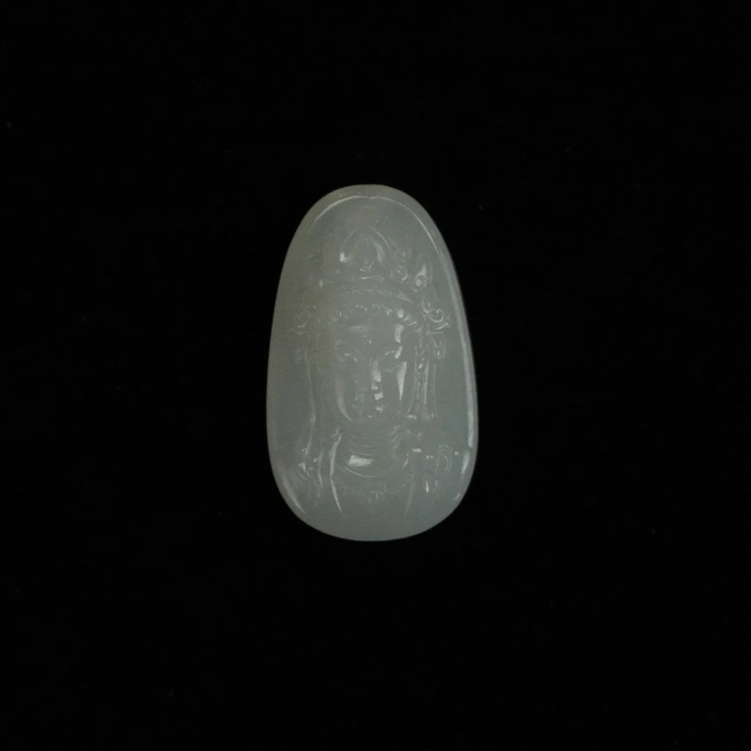 【清】白玉观音牌（高约3.5cm,约11.06g）208