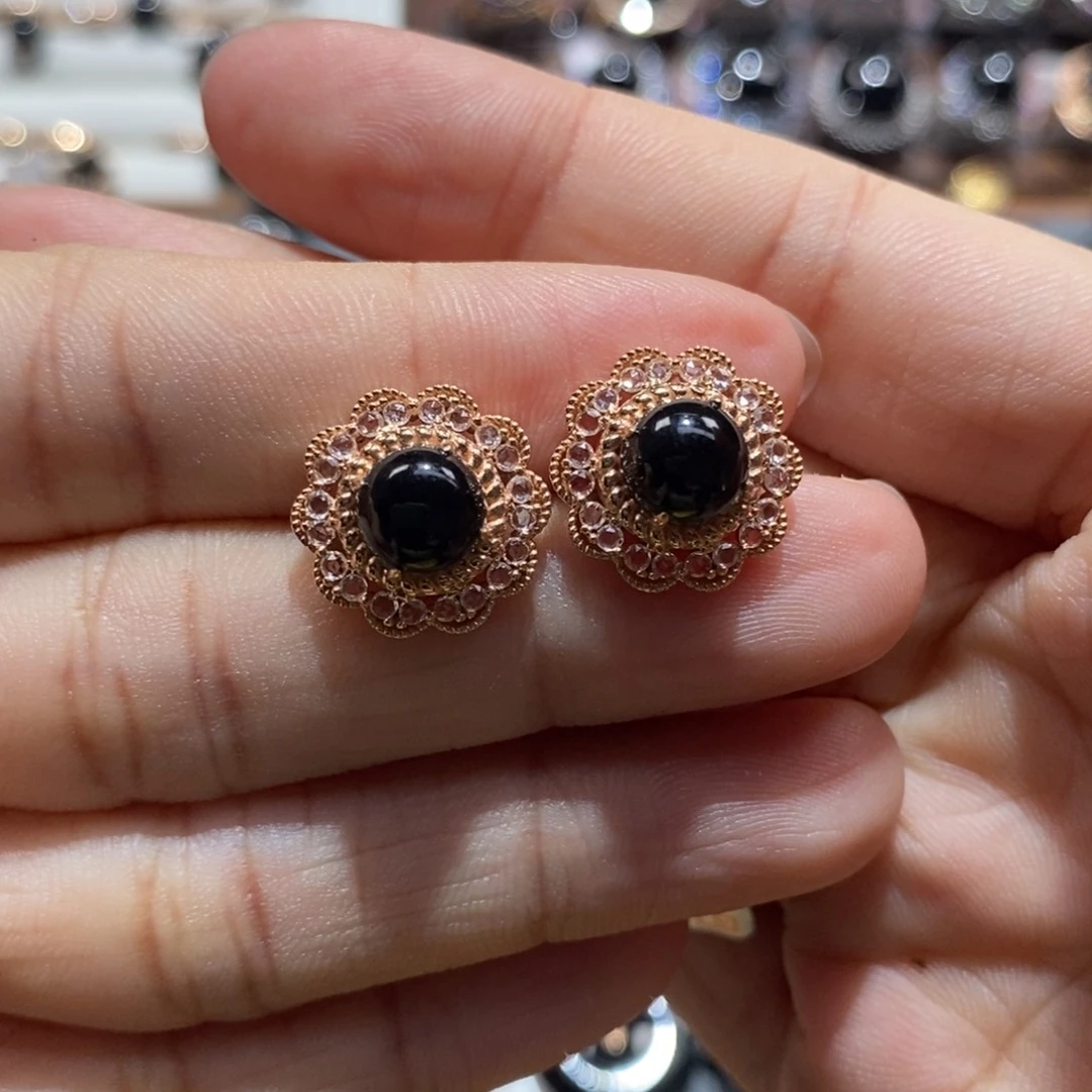 18K金镶嵌翡翠耳饰墨翠