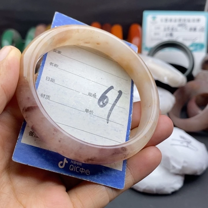 未镶嵌手镯石英质玉