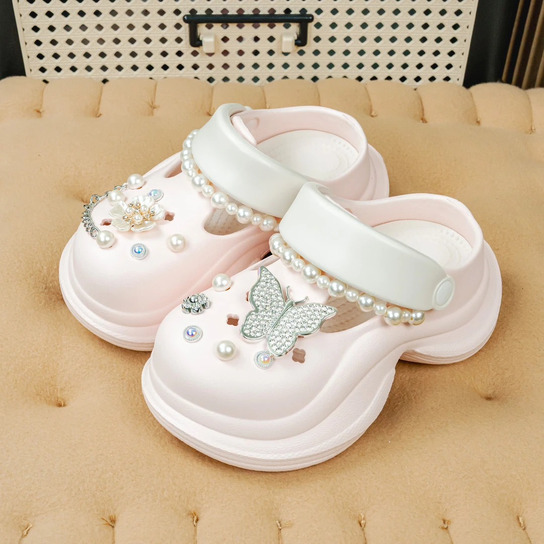 新款百搭珍珠银蝴蝶女洞洞鞋亲子外穿时尚穿搭拖鞋防滑增高包头鞋