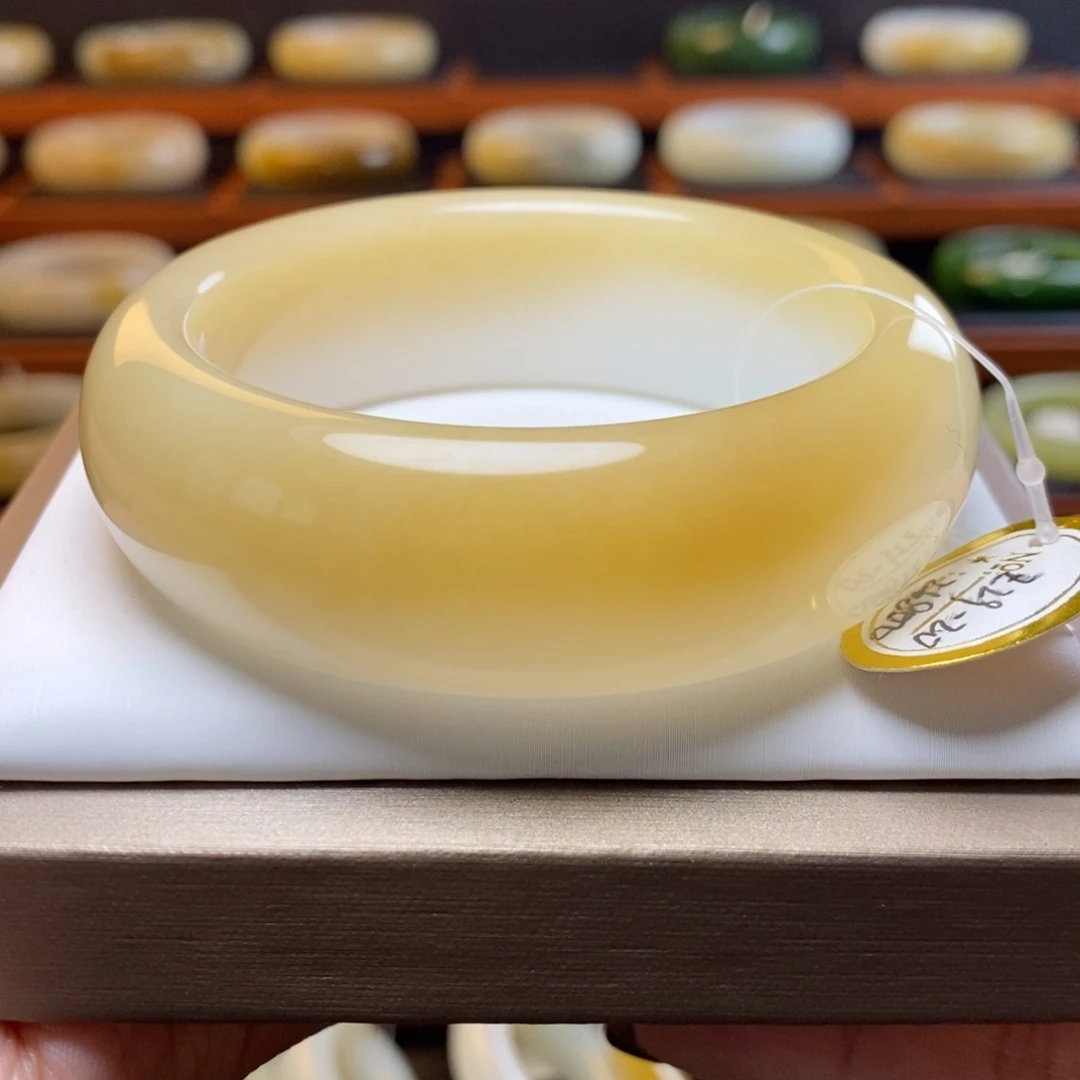 和田玉未镶嵌手镯54圈