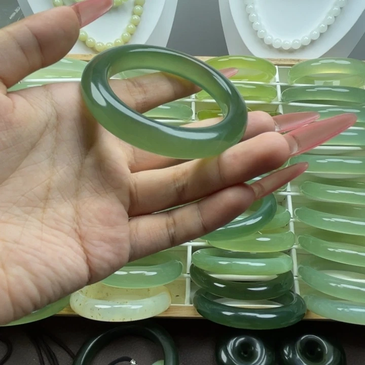 蔡***多蛇纹石玉合金手镯