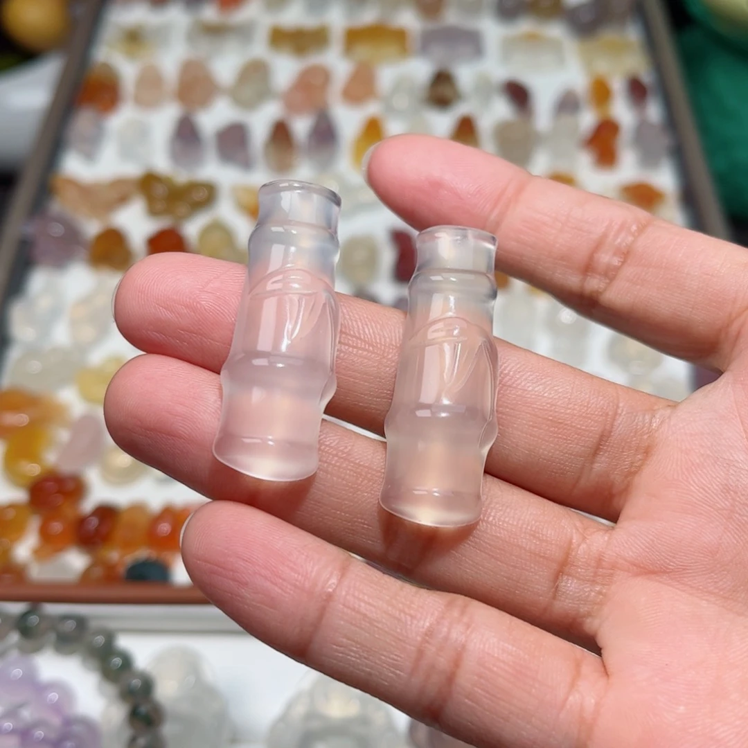 合金颈饰玛瑙/玉髓吱**王