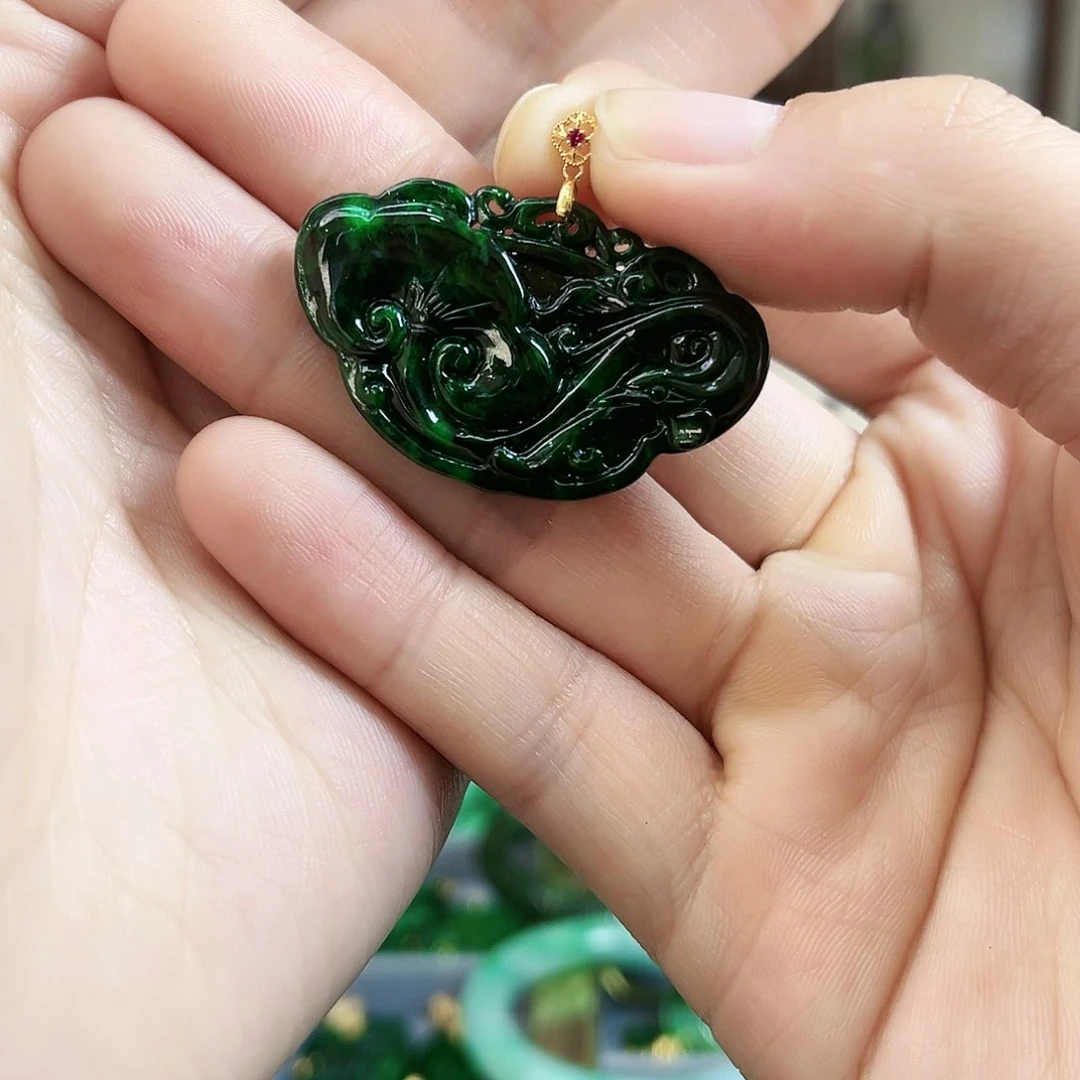 翡翠颈饰18K金镶嵌吊坠