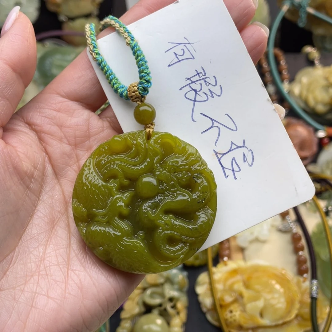 蛇纹石玉颈饰未镶嵌