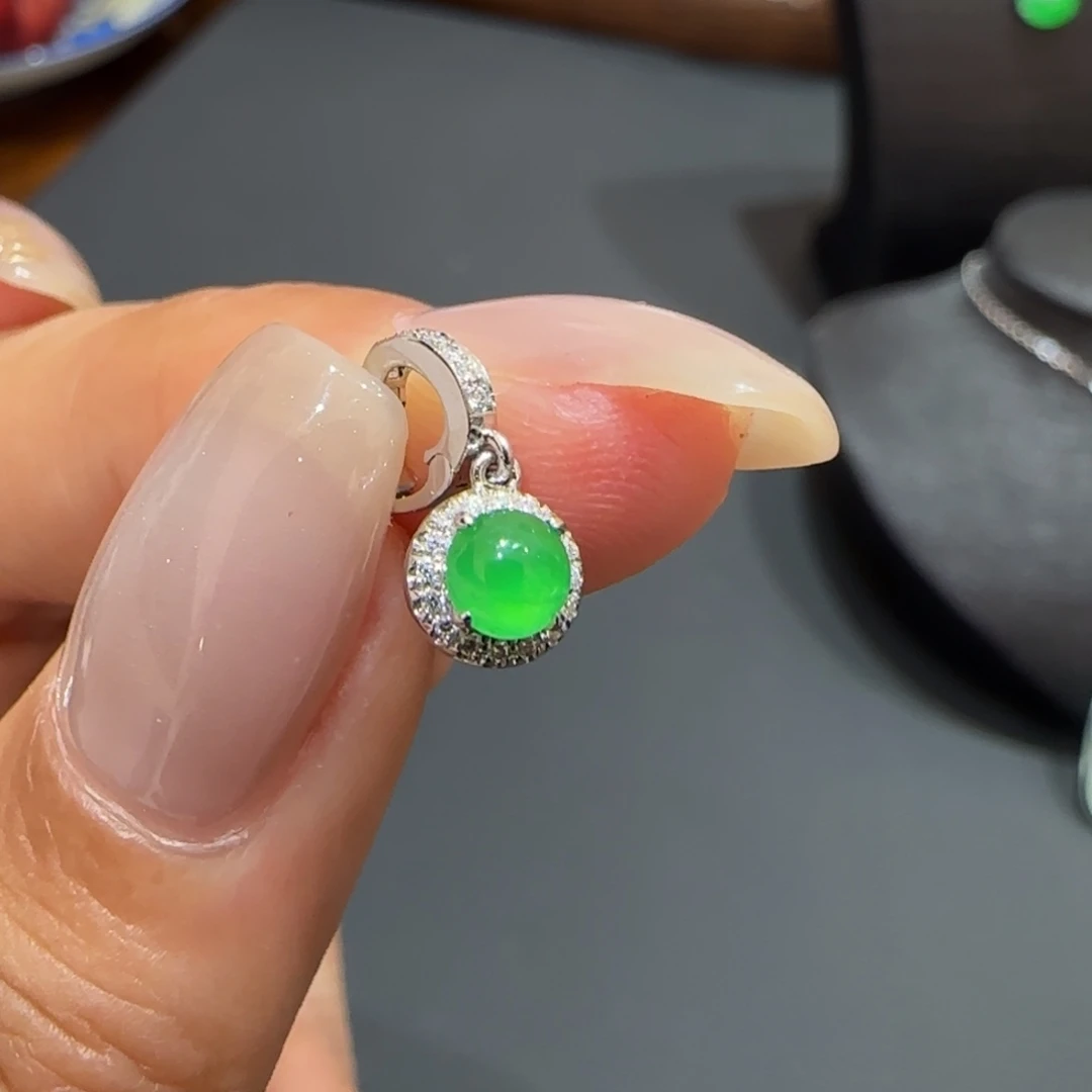 翡翠颈饰18K金镶嵌蛋面