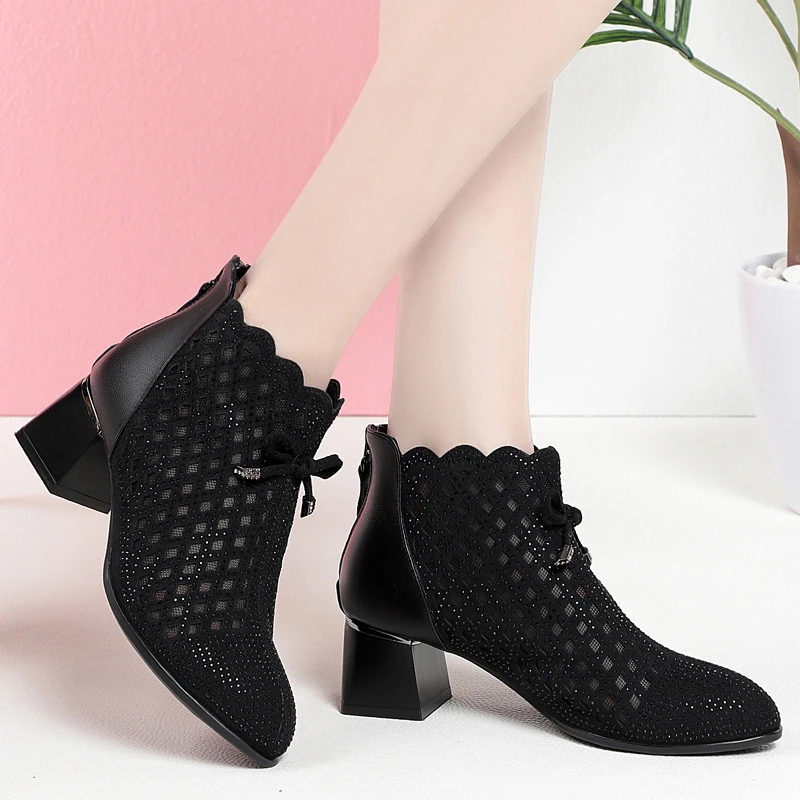 红蜻蜓金典2025真软皮短靴女春夏季新款凉靴网纱镂空尖头粗跟水钻