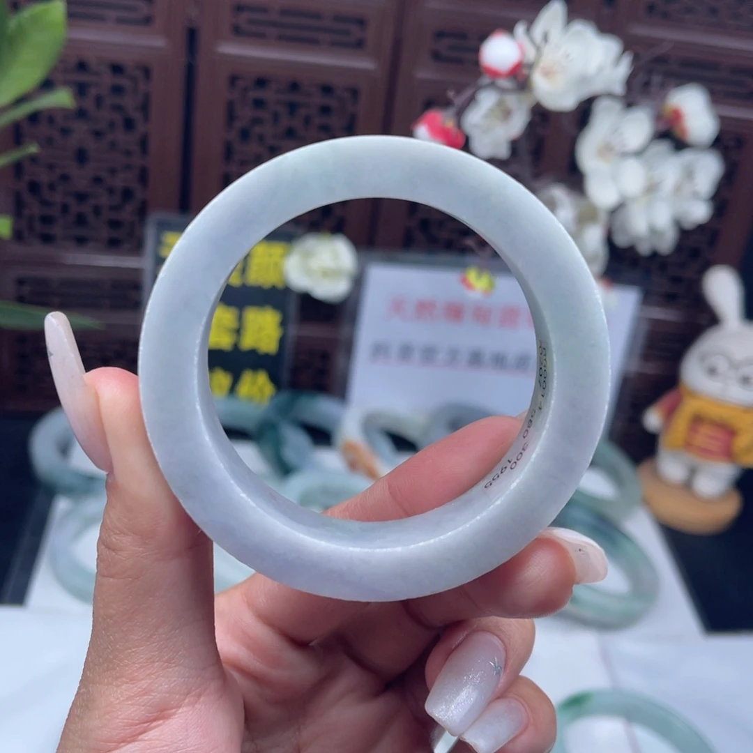 定制翡翠未镶嵌手镯