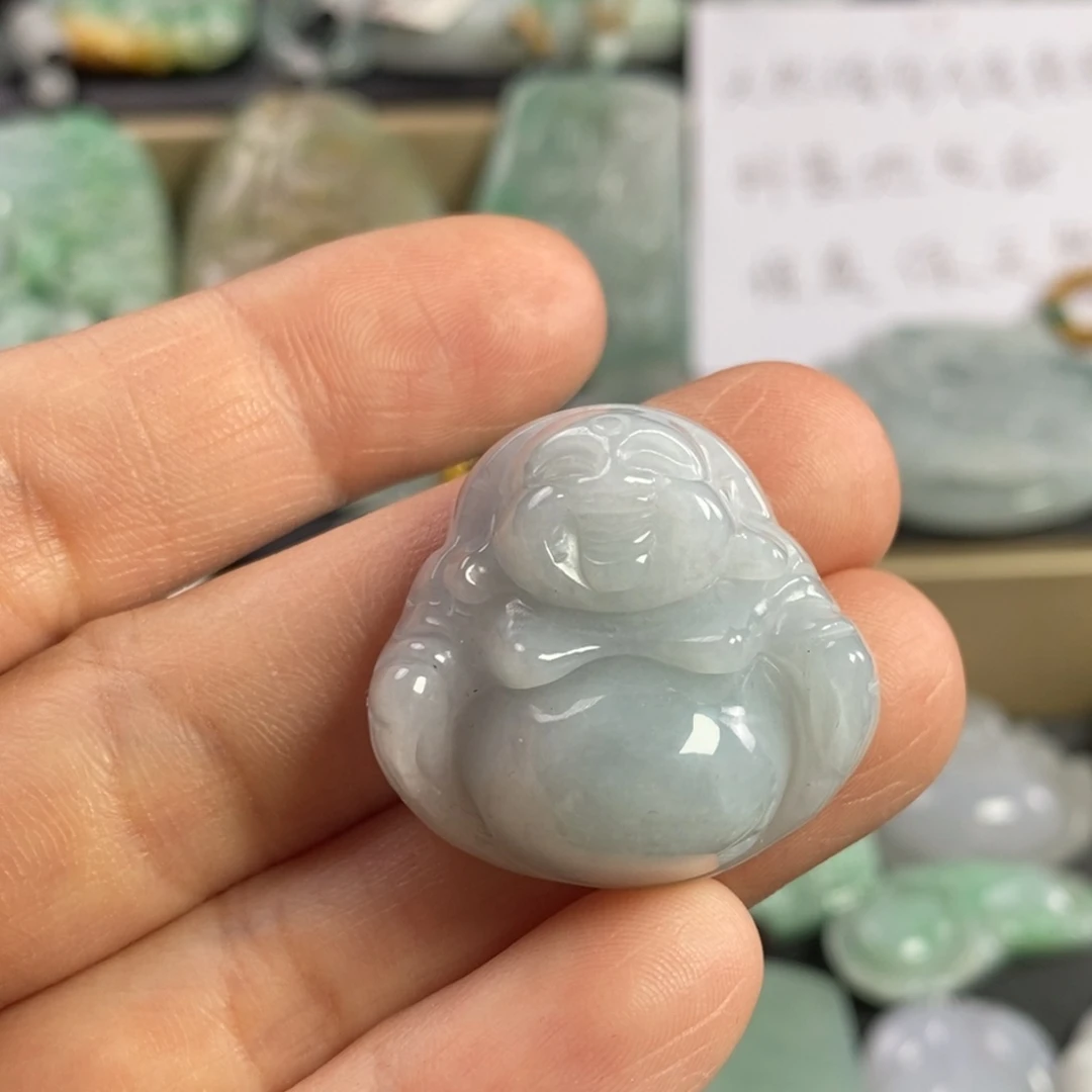 翡翠颈饰未镶嵌佛公